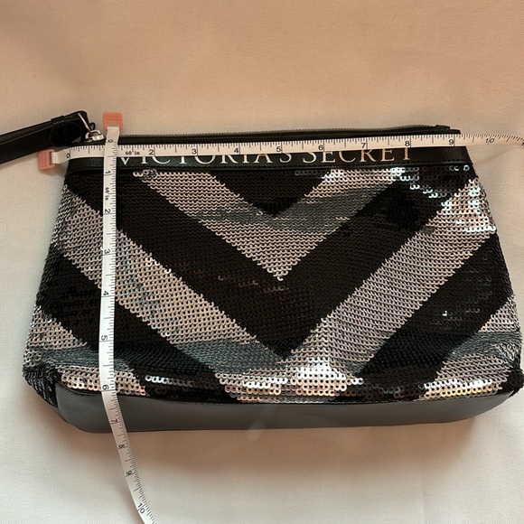 Victoria's Secret Make-up Clutch Chevron Sequin Faux Leather Black Silver OS EUC - Picture 11 of 11